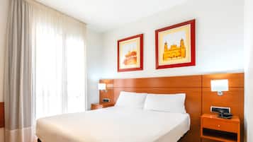 Tweepersoonskamer, voor 1 persoon (1) | Een bureau, verduisterende gordijnen, geluiddichte muren, gratis wifi