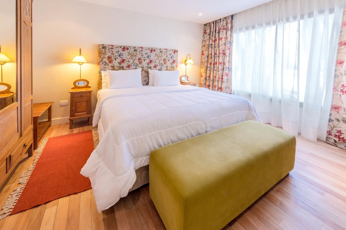 1 bedroom, in-room safe, desk, free WiFi