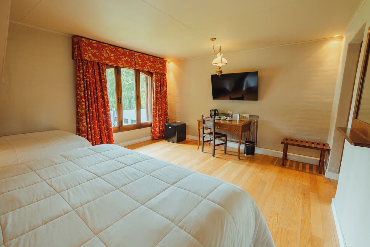 1 bedroom, in-room safe, desk, free WiFi
