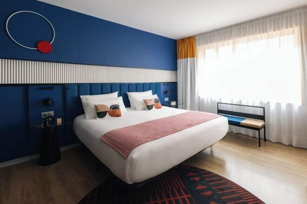 1 chambre, minibar, coffres-forts dans les chambres, bureau