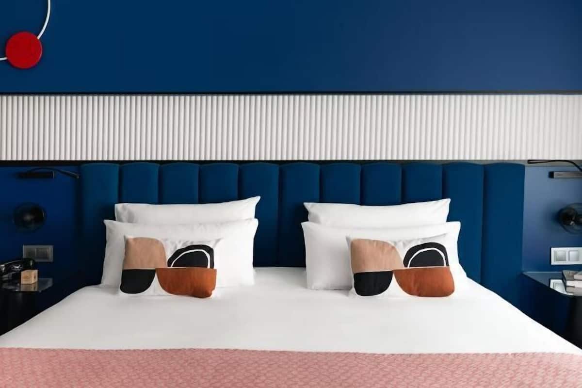 1 chambre, minibar, coffres-forts dans les chambres, bureau