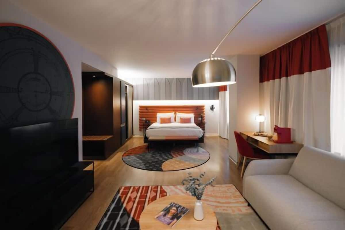 1 chambre, minibar, coffres-forts dans les chambres, bureau