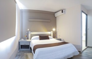 Caja de seguridad en la habitación y escritorio