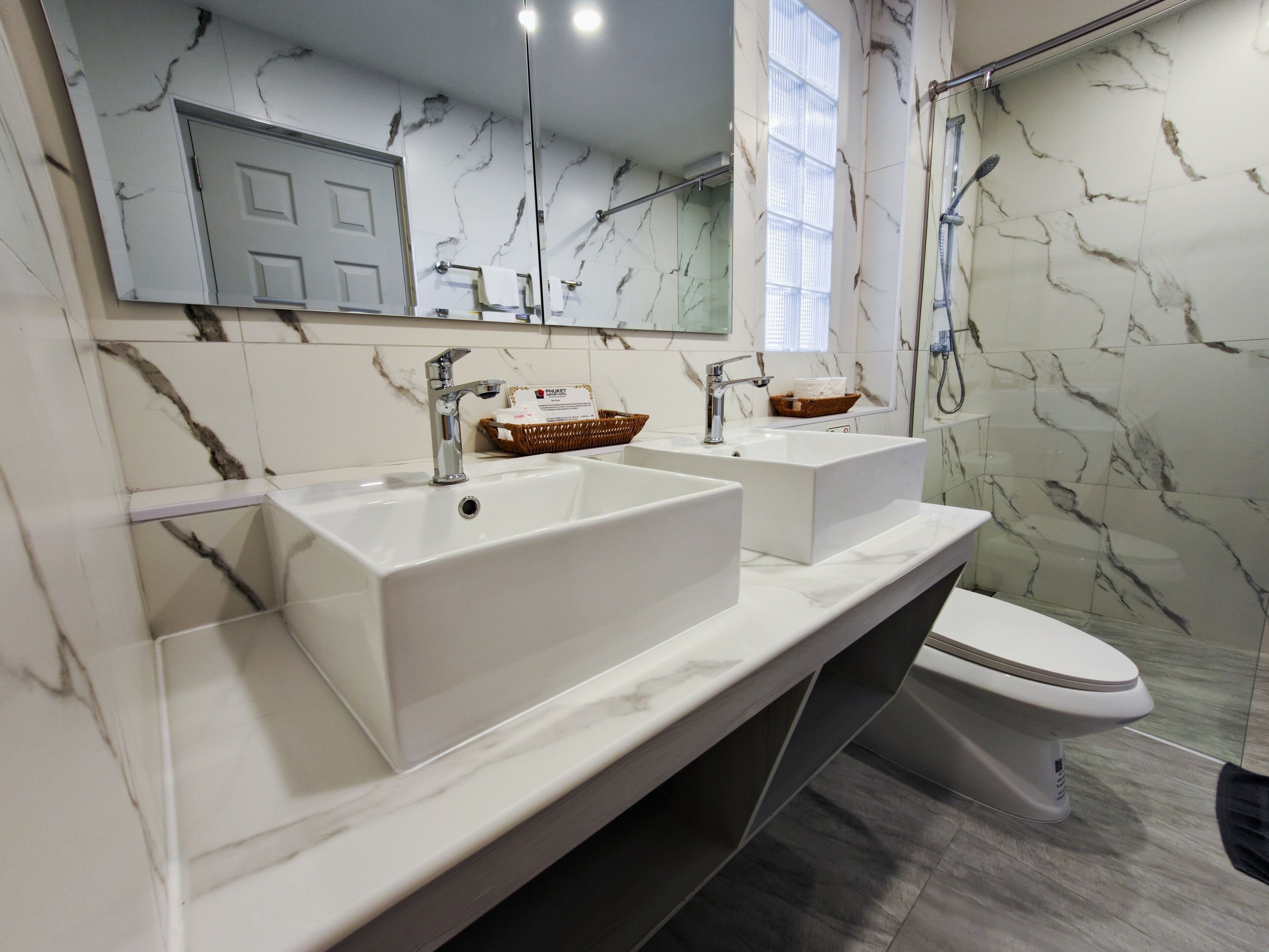 superior double or twin room | 1 bedroom, minibar, in-room safe, blackout curtains