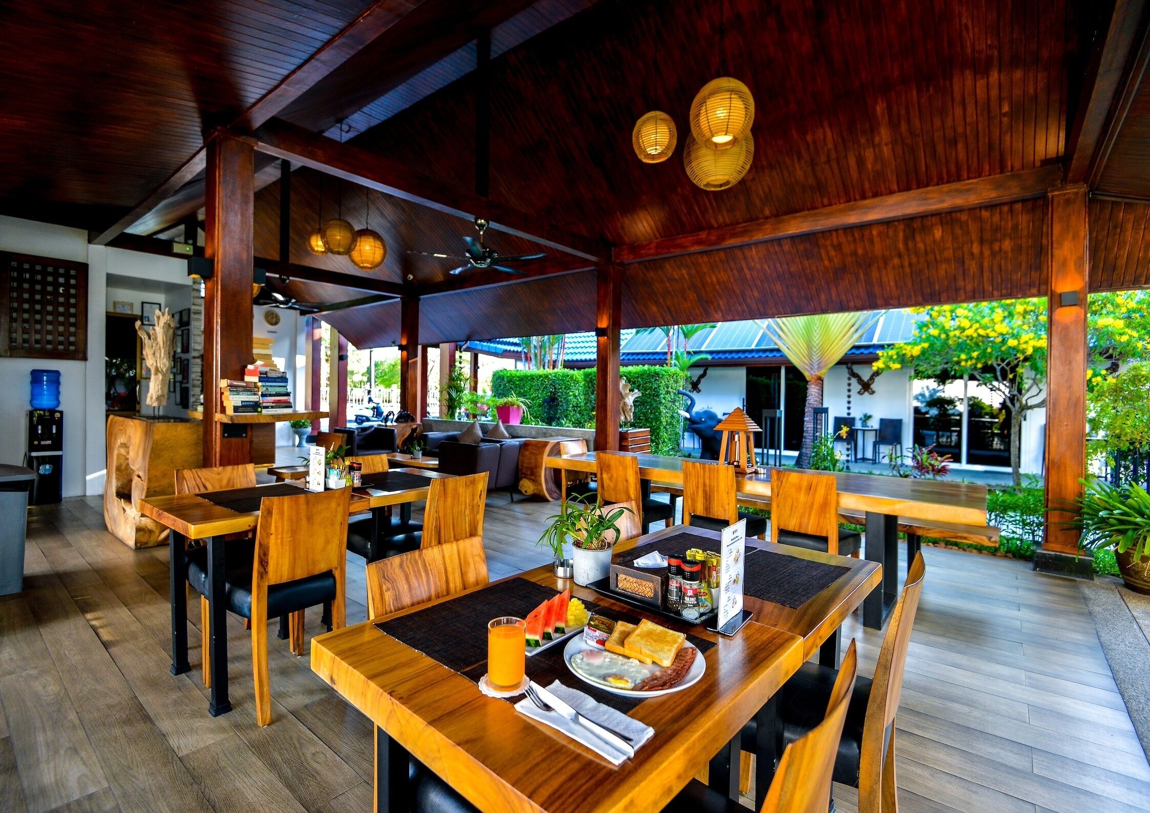 Päivittäinen englantilainen aamiainen (240 THB per henkilö)