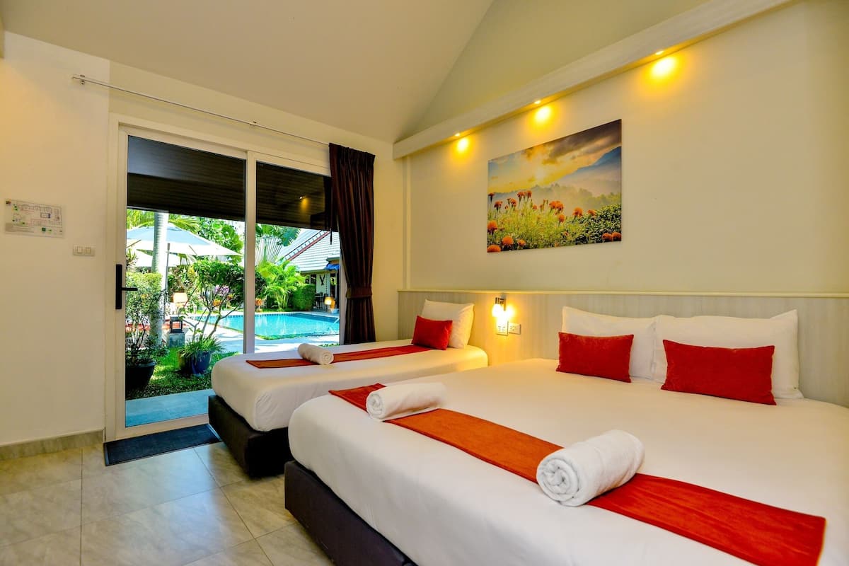 Superior Triple Room | Minibar, in-room safe, blackout drapes, soundproofing