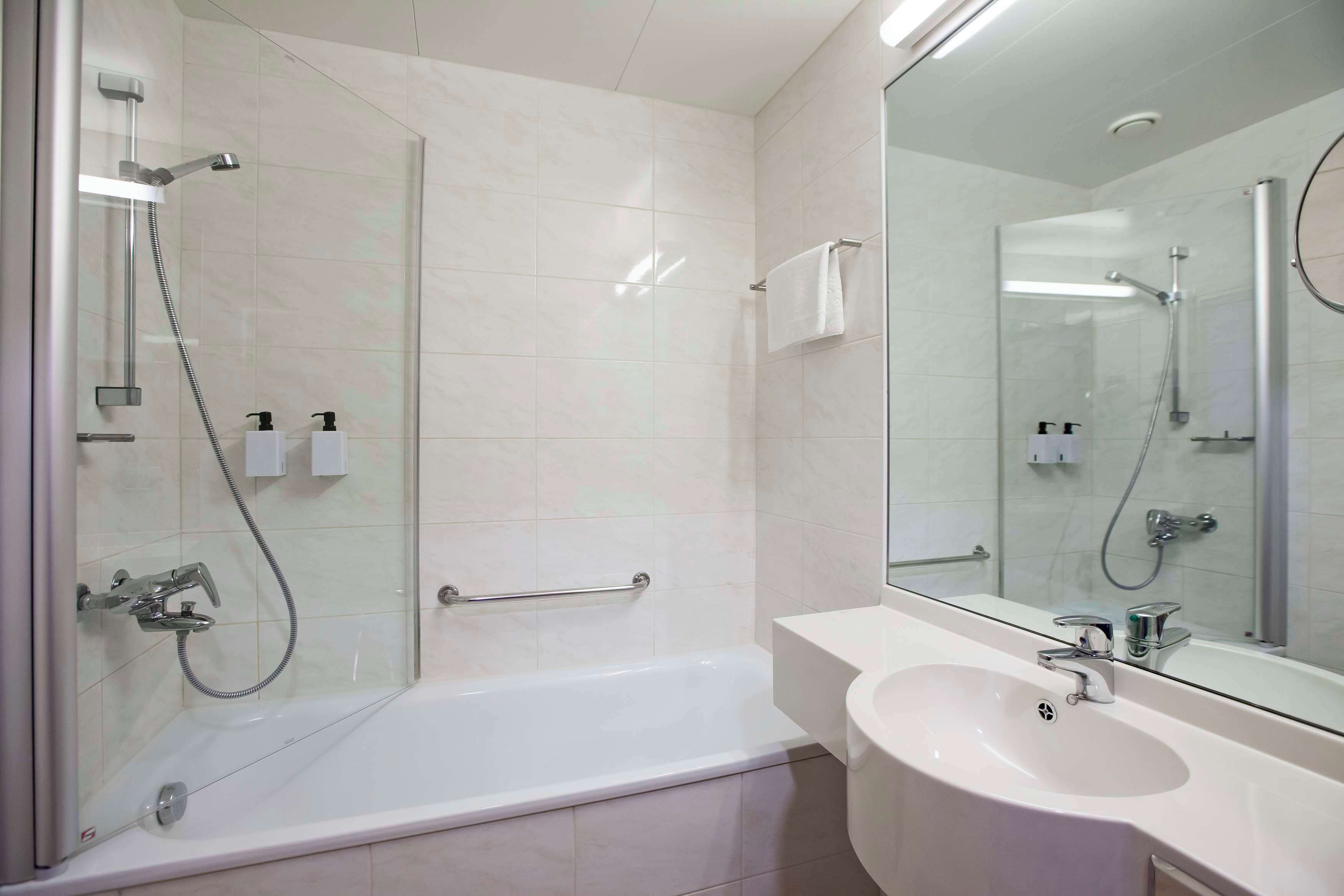 hypo-allergenic bedding, minibar, in-room safe, desk