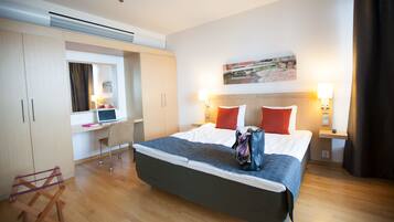 Standard Double Room, 1 King Bed with Sofa bed | Hypo-allergenic bedding, minibar, in-room safe, desk