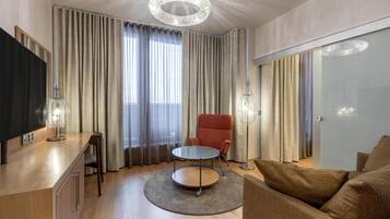 Superior-Zimmer (Plus) | Allergikerbettwaren, Minibar, Zimmersafe, Schreibtisch