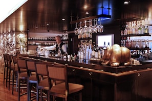 Bar (on property) - El Casco Art Hotel (San Carlos de Bariloche)