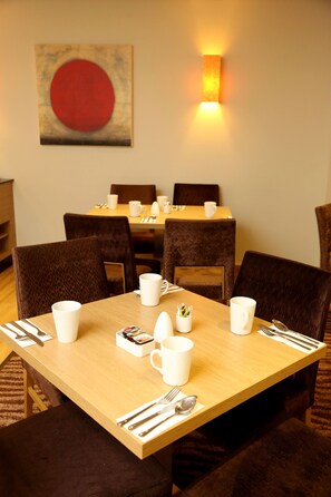 Frokost serveres