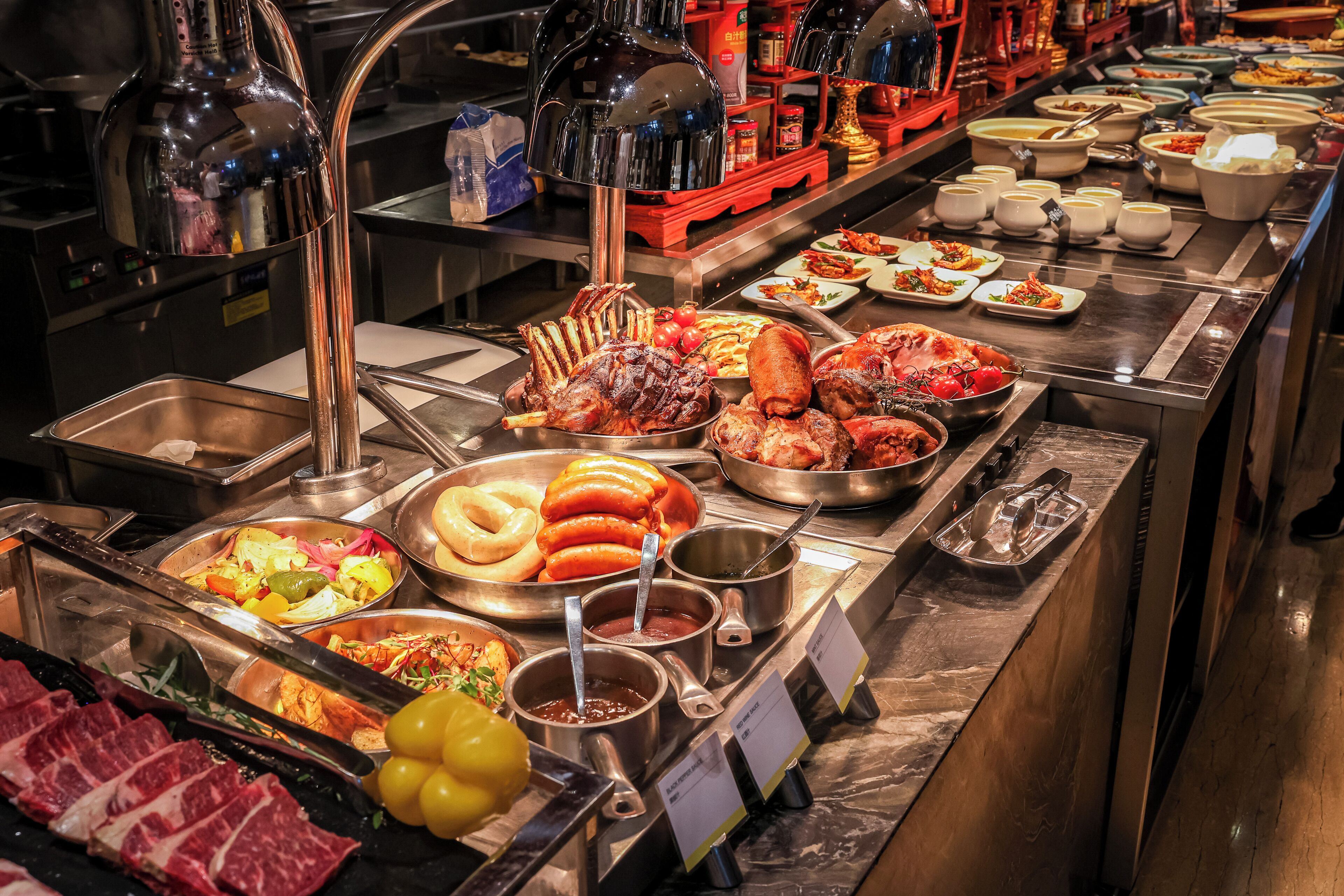 2 restaurants, breakfast, lunch, dinner served; chinese cuisine