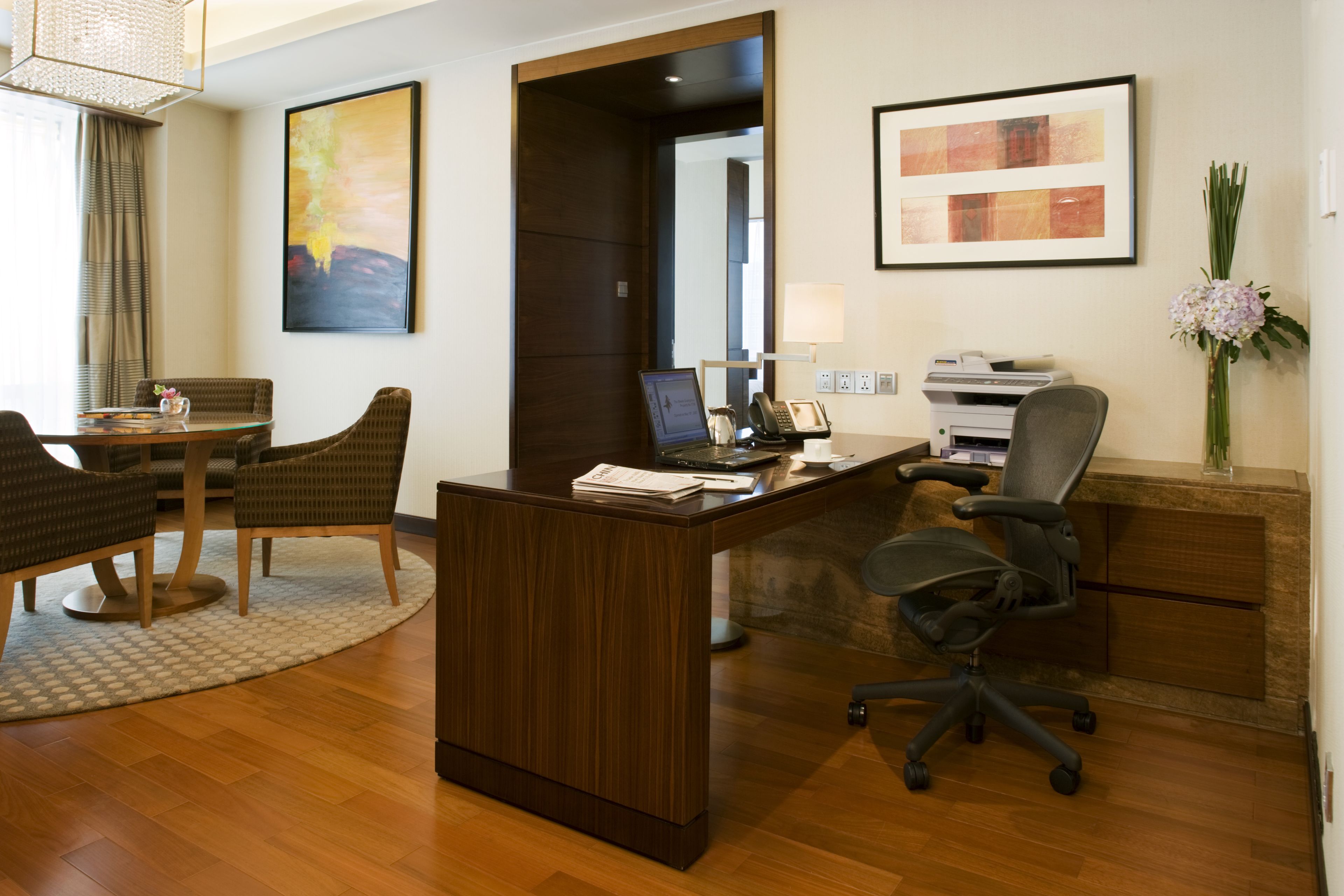 in-room business centre