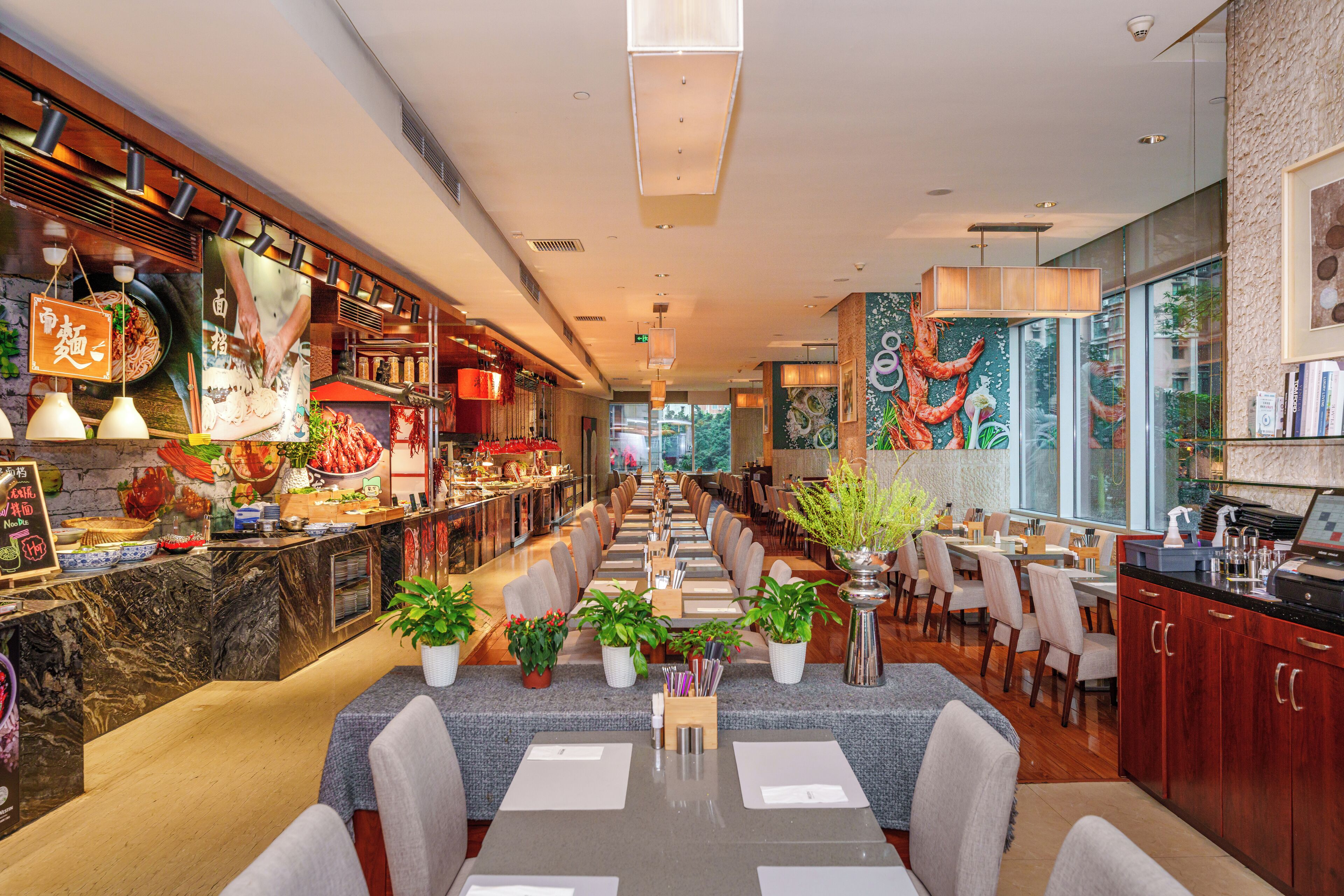 2 restaurants, breakfast, lunch, dinner served; chinese cuisine