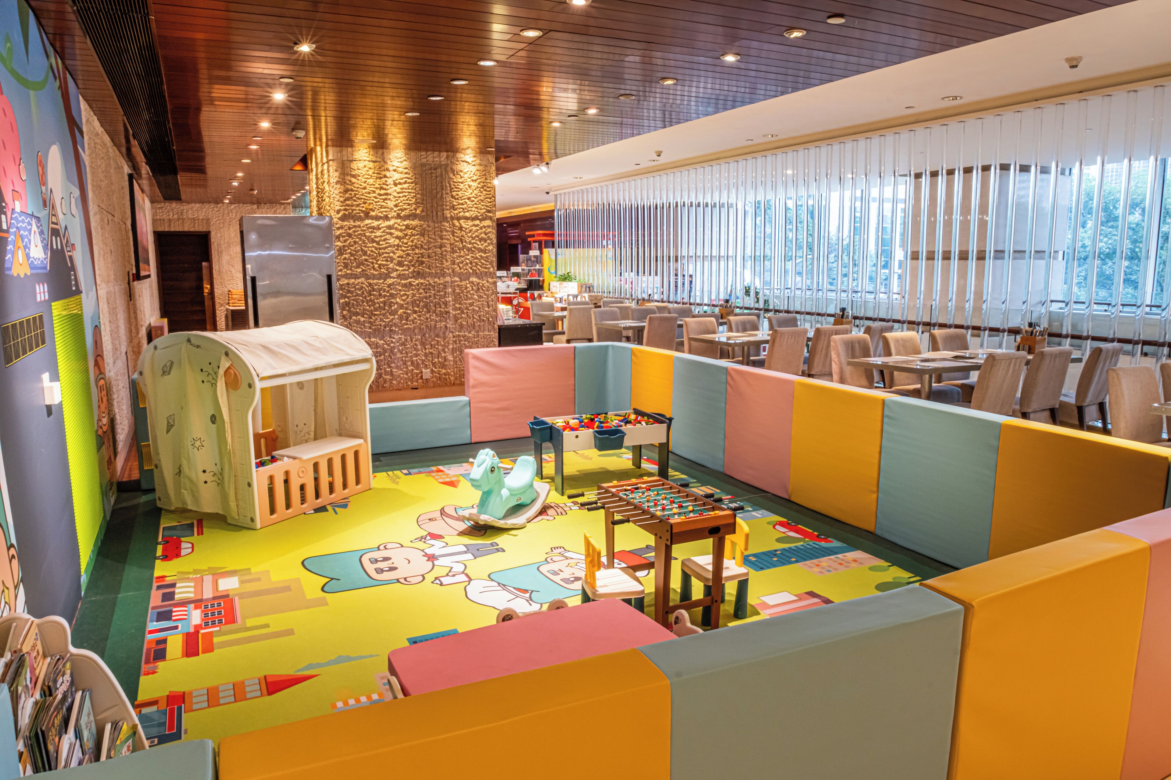 2 restaurants, breakfast, lunch, dinner served; chinese cuisine