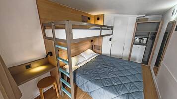 Bureau, rideaux occultants, chambres insonorisées, Wi-Fi gratuit