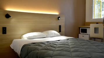 Standard Room, 1 Double Bed | Desk, blackout drapes, free WiFi, bed sheets