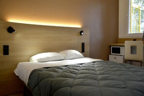 Standard Room, 1 Double Bed | Desk, blackout drapes, free WiFi, bed sheets