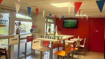 Desayuno buffet (EUR 6.90 por persona)