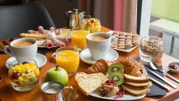 Lunch and dinner served, French cuisine