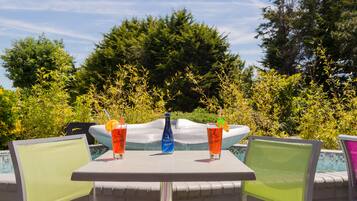 Se sirven comidas, cenas y cocina francesa