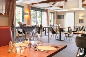 Lunch and dinner served, French cuisine