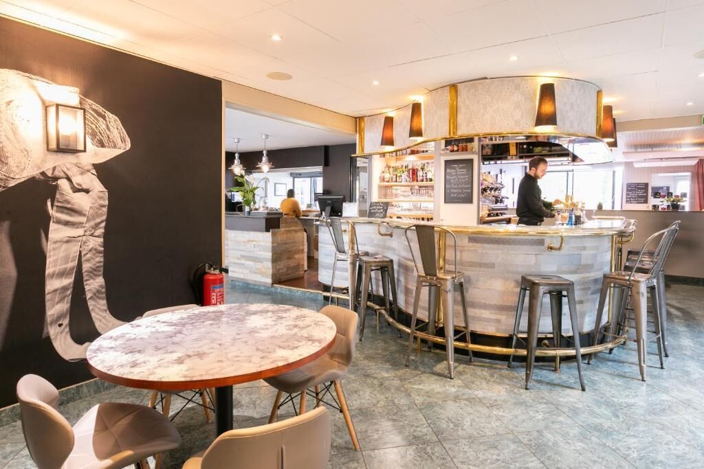 Se sirven comidas, cenas y cocina francesa 
