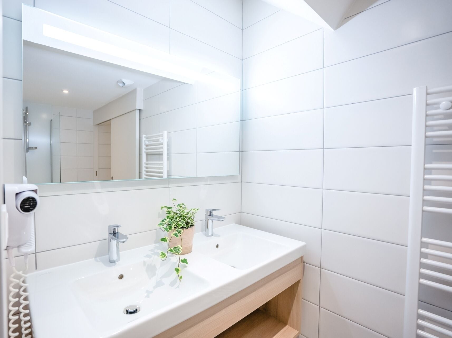 superior double room | bathroom | hydromassage showerhead, hair dryer, towels