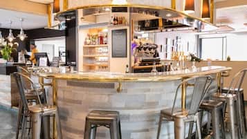 Déjeuner et dßner servis sur place, spécialités Cuisine française