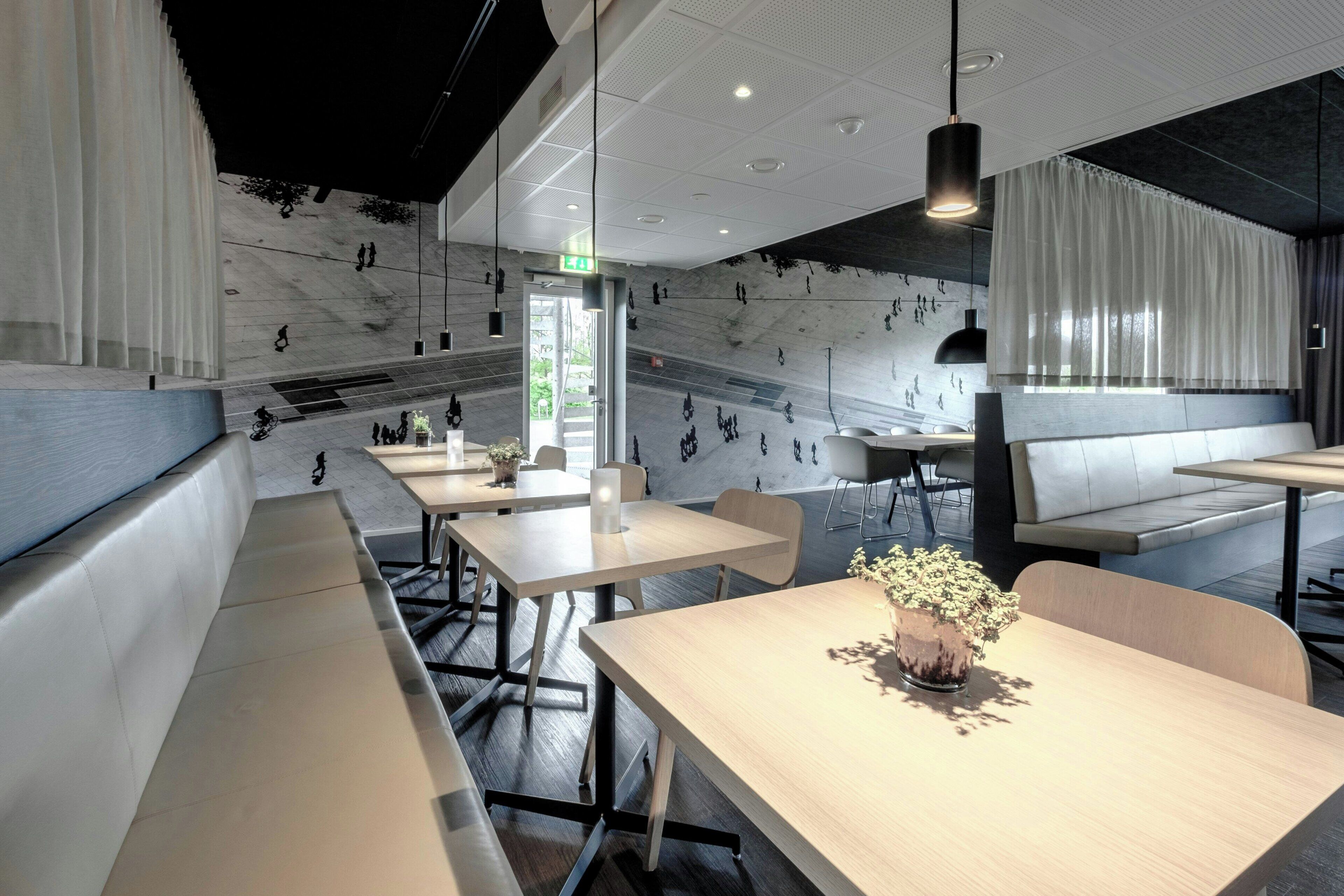 daily buffet breakfast (dkk 139 per person)