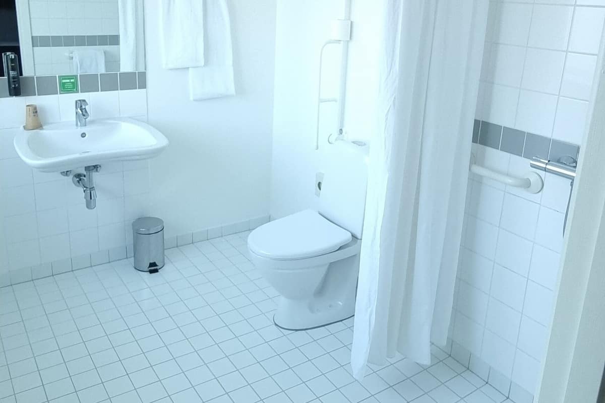double room, accessible | bathroom | shower, hair dryer, towels