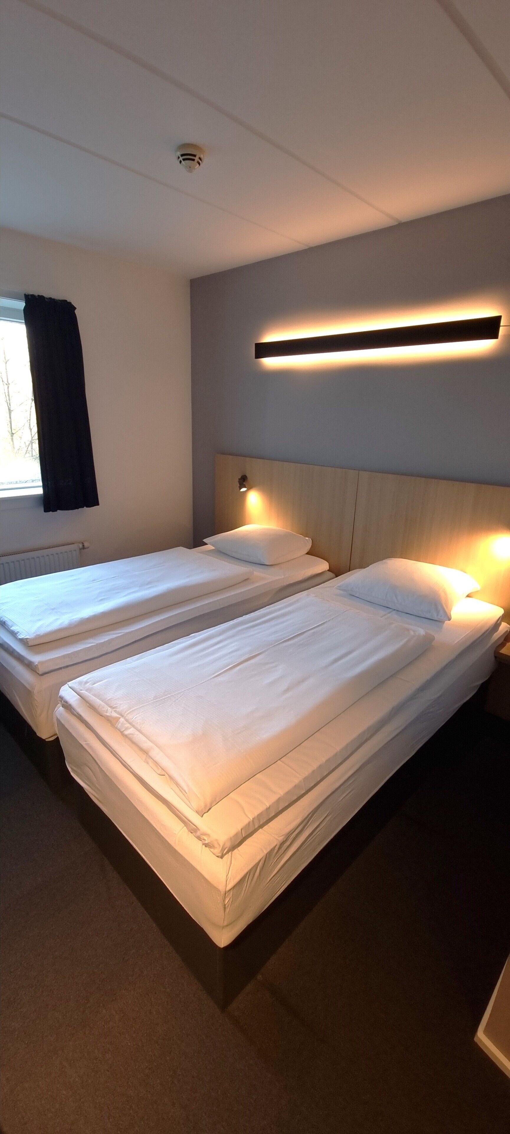 standard twin room | 1 bedroom, desk, iron/ironing board, cots/infant beds