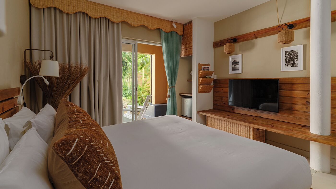 Comfort Room | Minibar, in-room safe, soundproofing, iron/ironing board