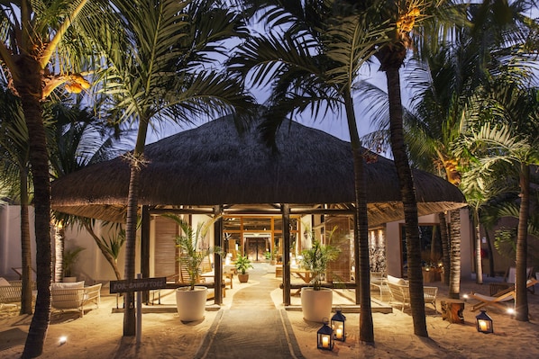 Reception - Veranda Pointe Aux Biches Hotel (Pointe Aux Piments)