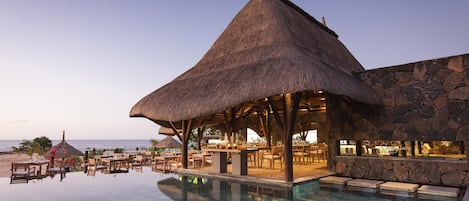 3 restaurants, breakfast, lunch, dinner served; local cuisine