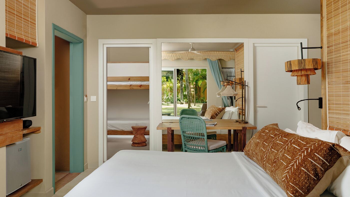 Family Room | Minibar, in-room safe, soundproofing, iron/ironing board