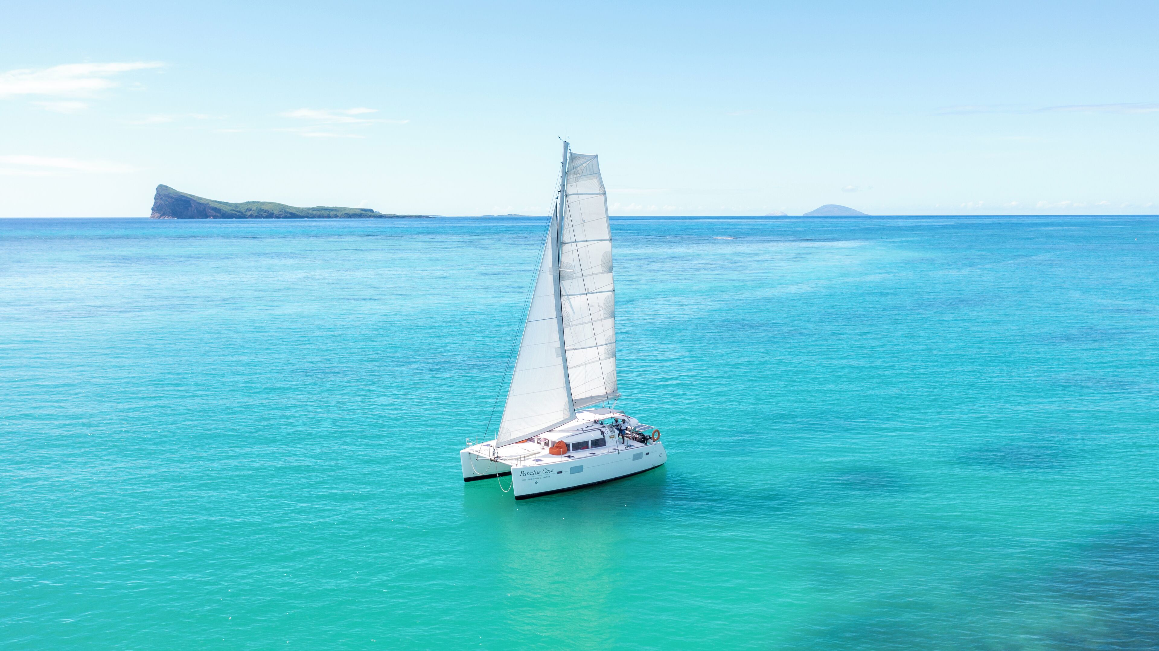 beach nearby, beach towels, snorkelling, kayaking