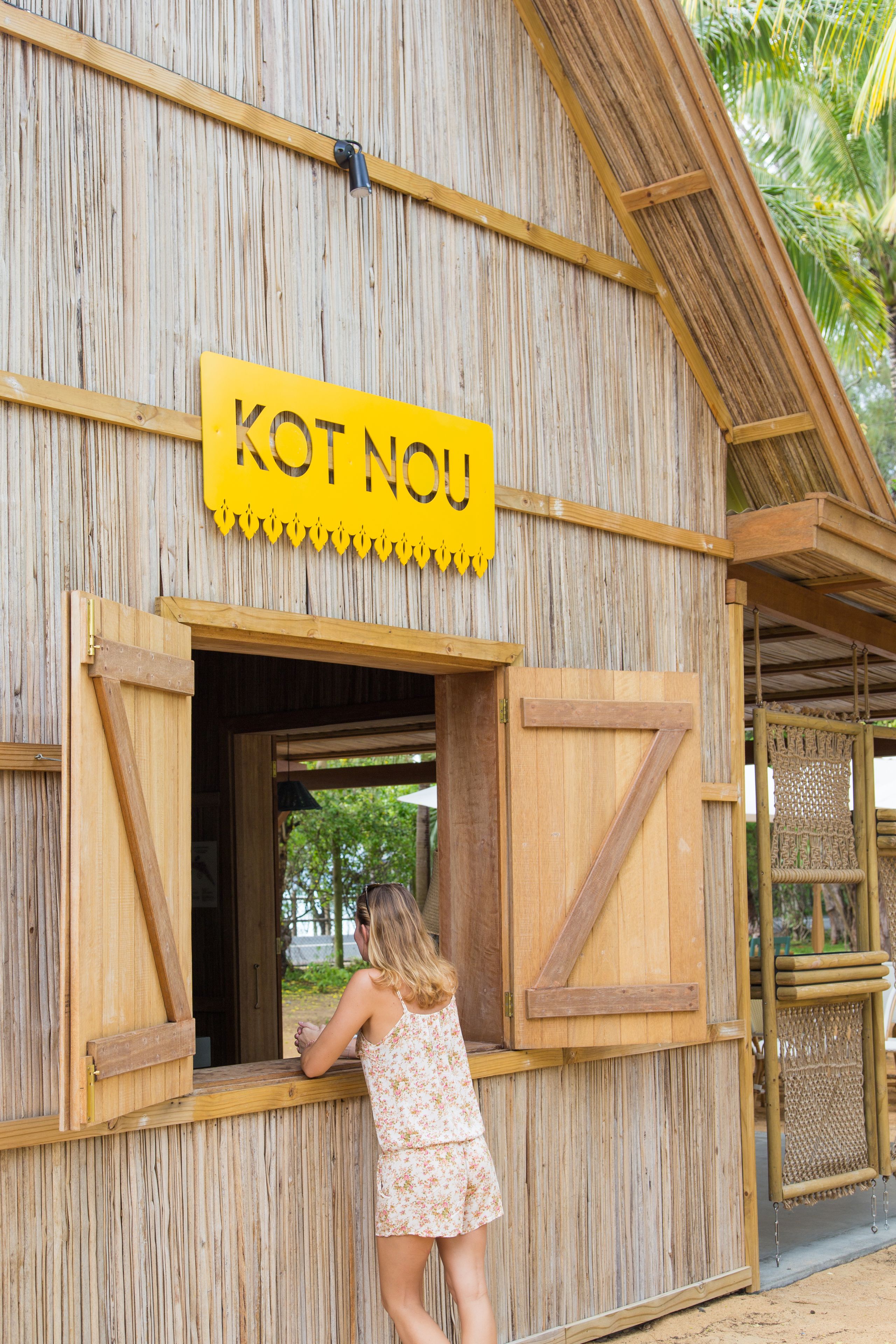 3 restaurants; breakfast, lunch, and dinner served