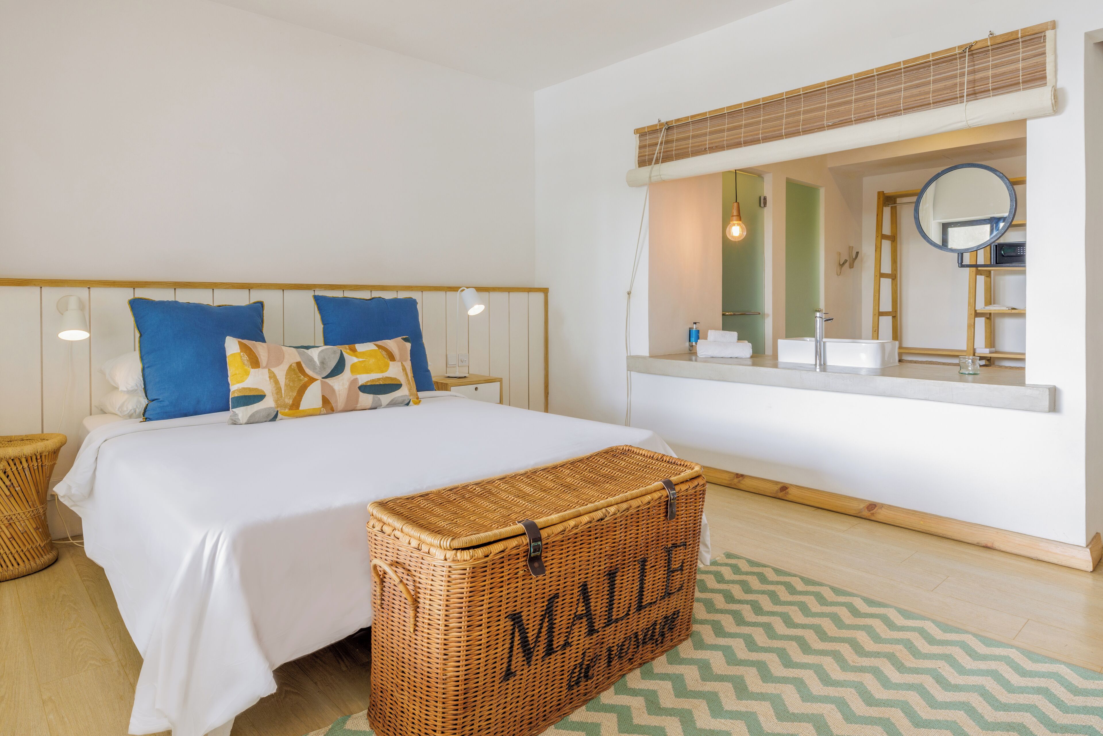 Family Apartment | Minibar, in-room safe, blackout drapes, free cribs/infant beds
