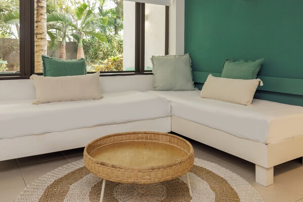 ميني بار وخزنة داخل الغرفة وستائر تعتيم وأسرّة أطفال/رضّع (مجانًا)