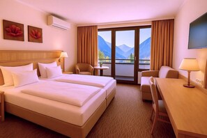 Hypo-allergenic bedding, in-room safe, desk, laptop workspace - Amber Hotel Bavaria (Bad Reichenhall)