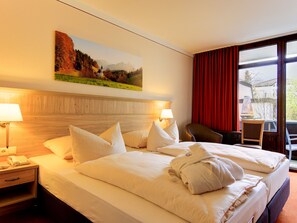Family Room | Hypo-allergenic bedding, in-room safe, desk, laptop workspace - Amber Hotel Bavaria (Bad Reichenhall)