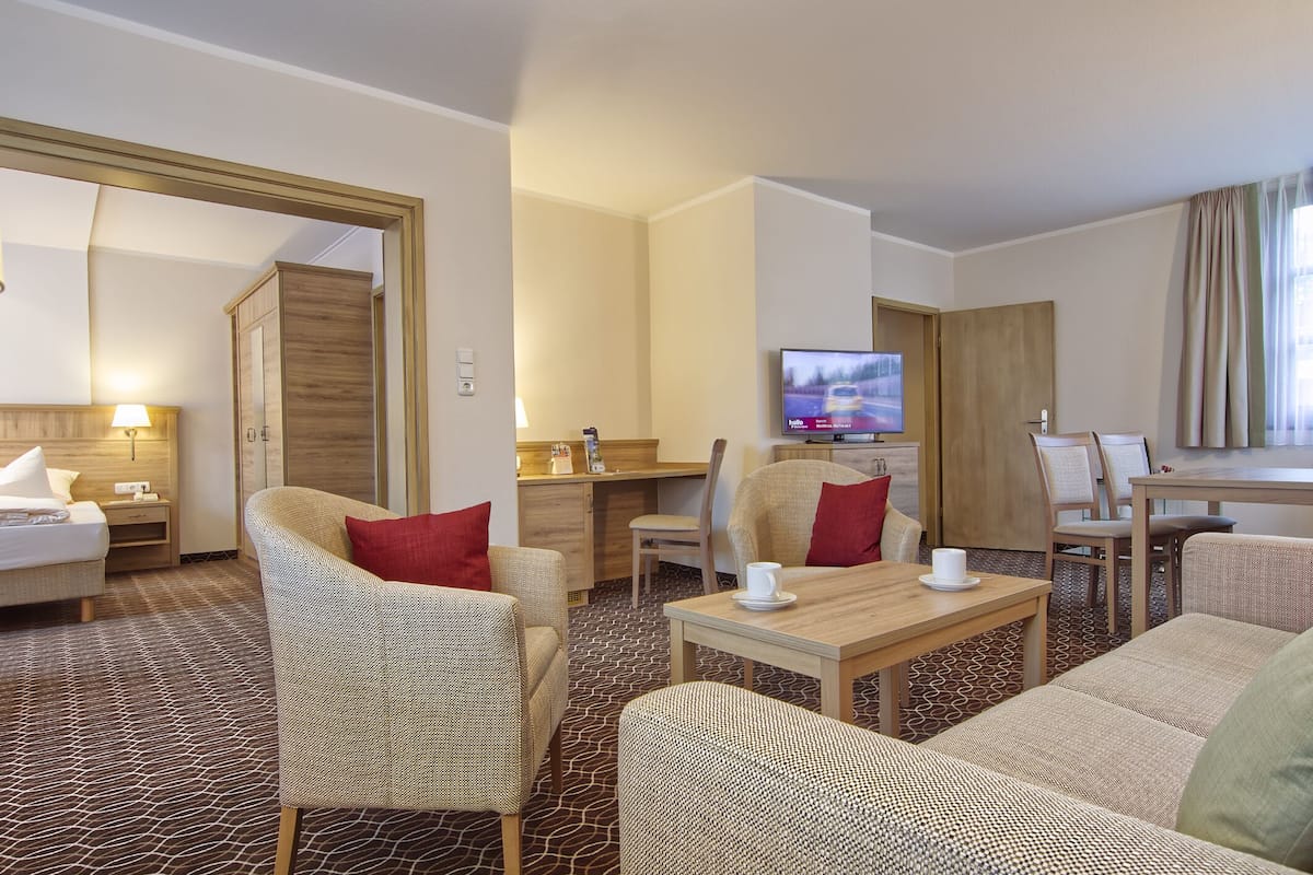 comfort suite | living area | flat-screen tv