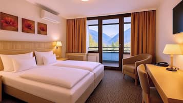 Hypo-allergenic bedding, in-room safe, desk, soundproofing