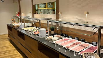 Free daily buffet breakfast