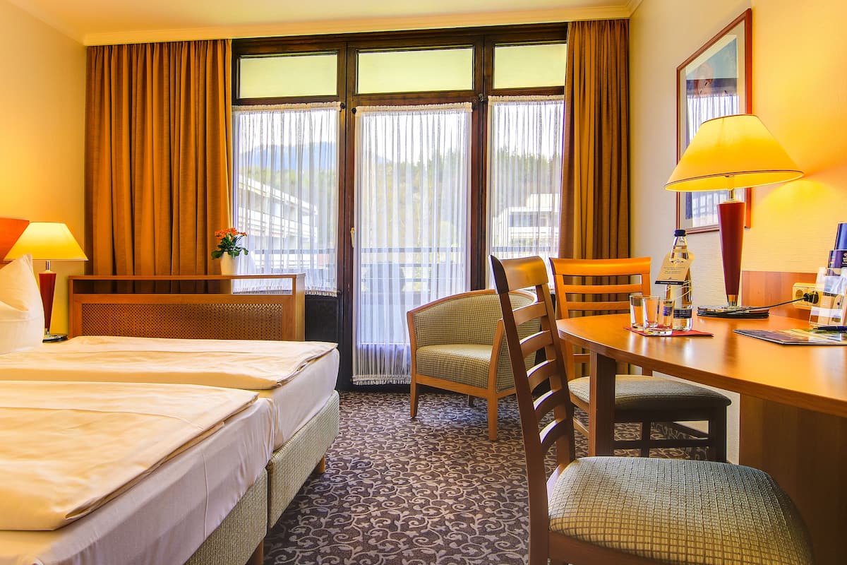 Hypo-allergenic bedding, in-room safe, desk, soundproofing