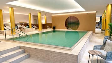 Indoor pool, sun loungers