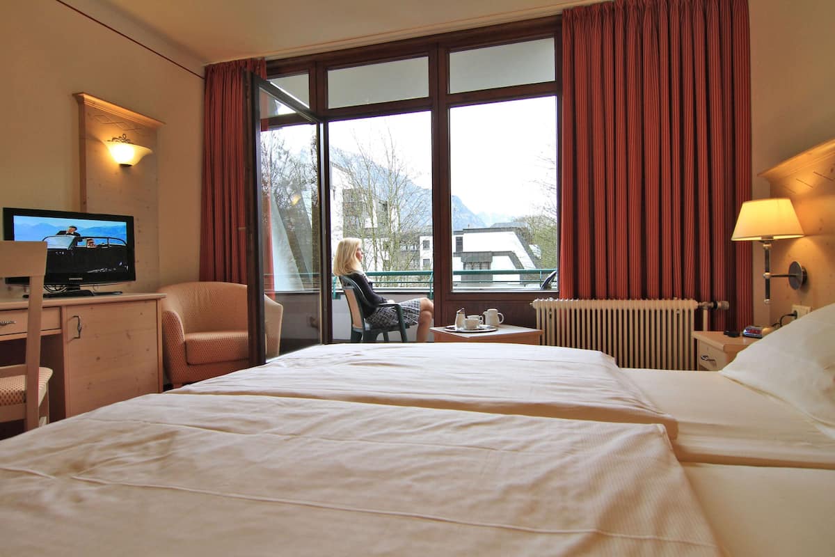 double room (landhausstil) | hypo-allergenic bedding, in-room safe, desk, soundproofing