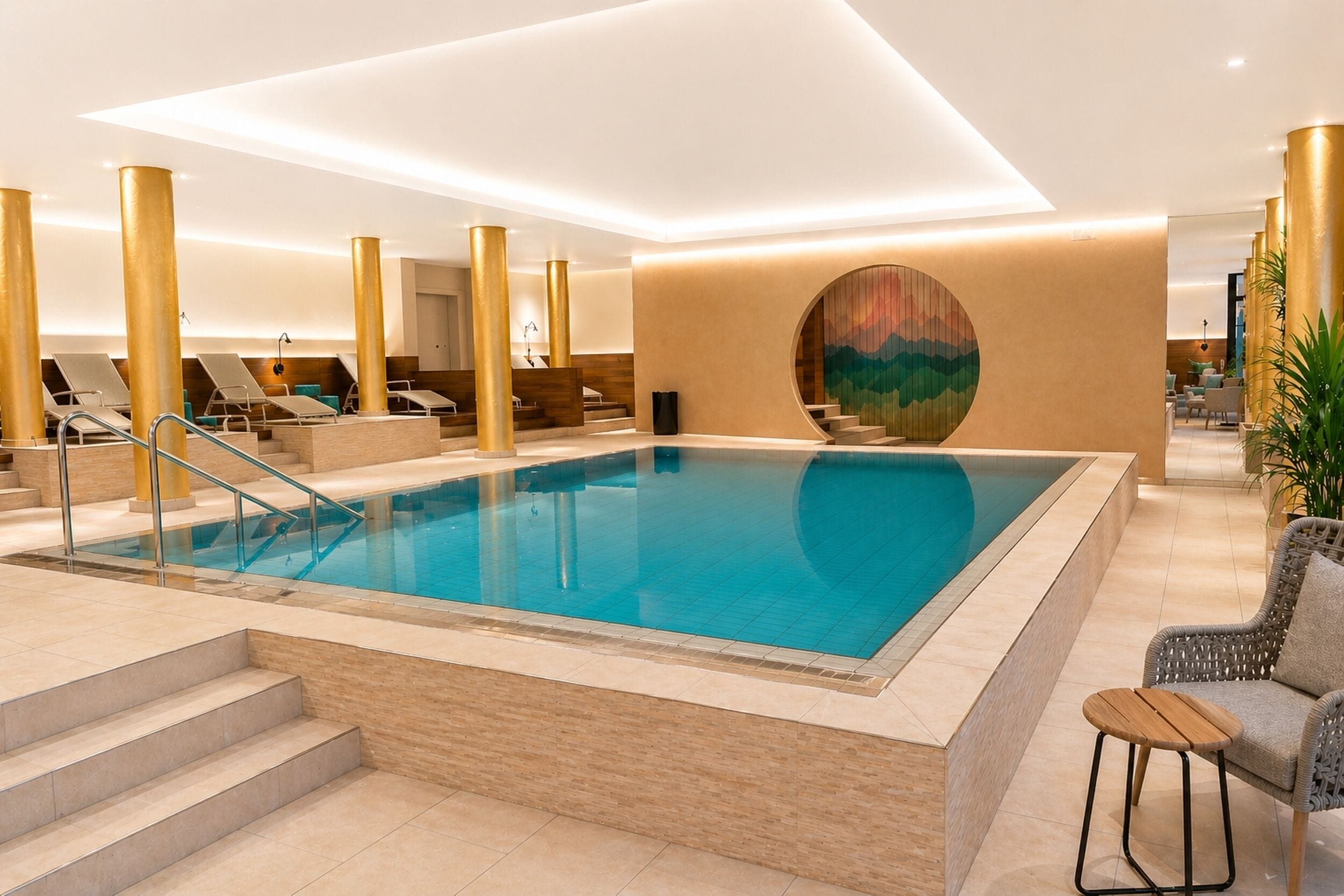 Indoor pool, pool loungers