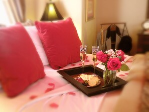 Suite, 1 King Bed, Private Bathroom (Equestrian Suite) - 10 Fitch Luxurious Romantic Inn (Auburn)
